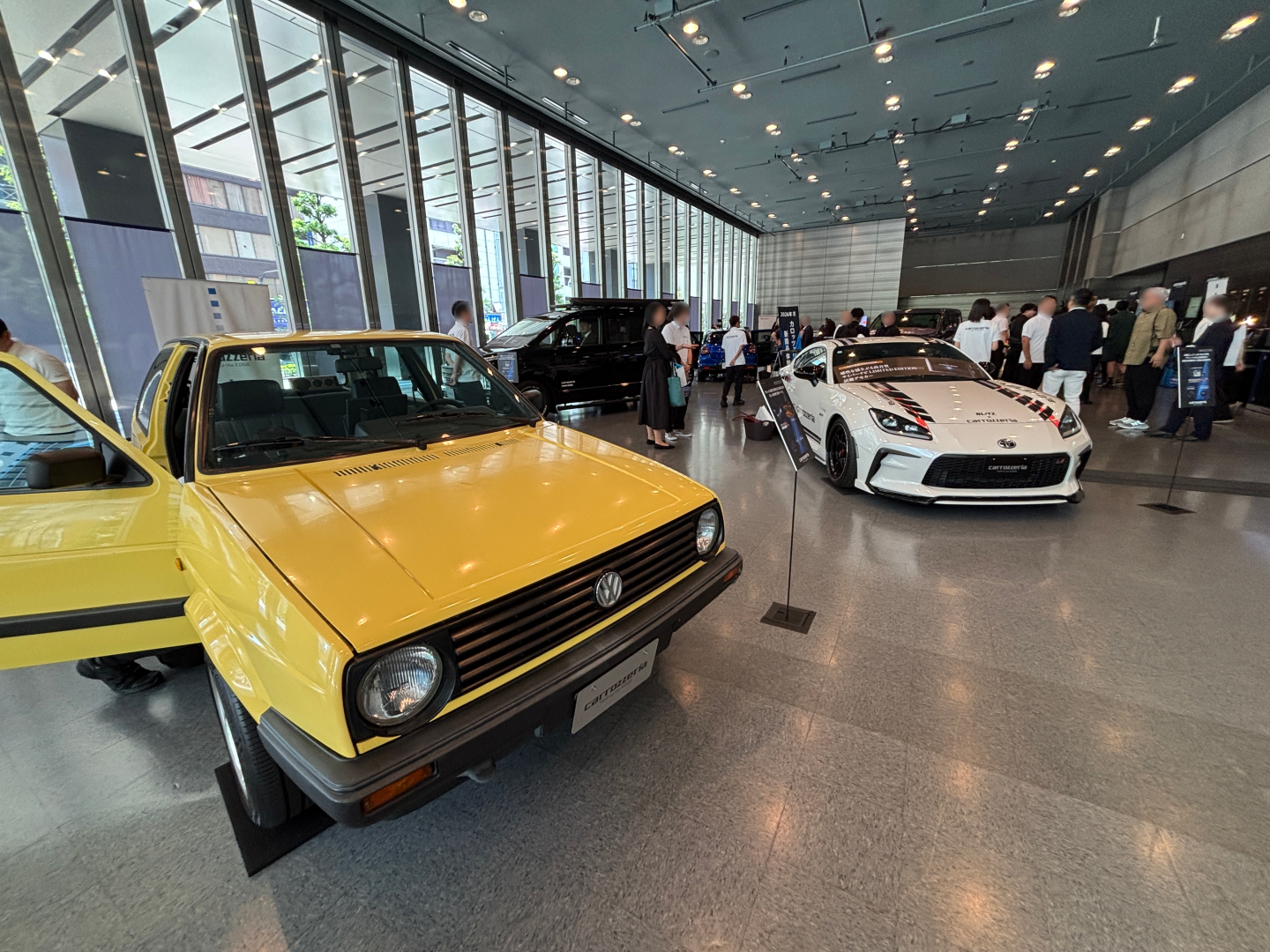 会場ではこのほかGR86（トヨタ）、デリカD:5（三菱）、GOLF II（フォルクスワーゲン）という計5台で試聴できる