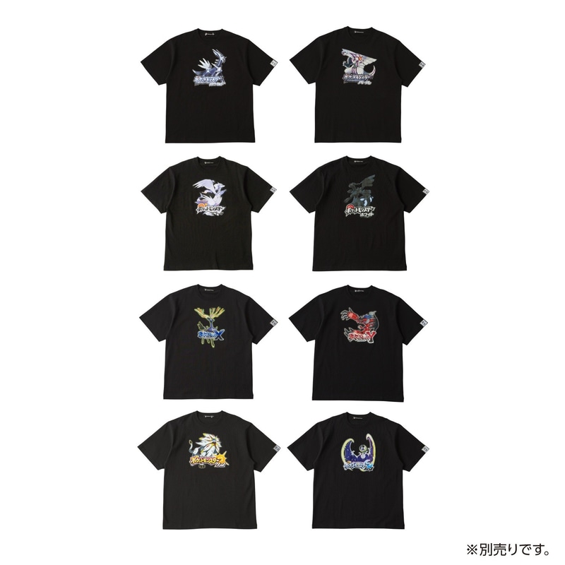 「パッケージTシャツ in ポーチ ポケットモンスター」ダイヤモンド・パール・ブラック・ホワイト・X・Y・サン・ムーン Unisex M 各3,960円