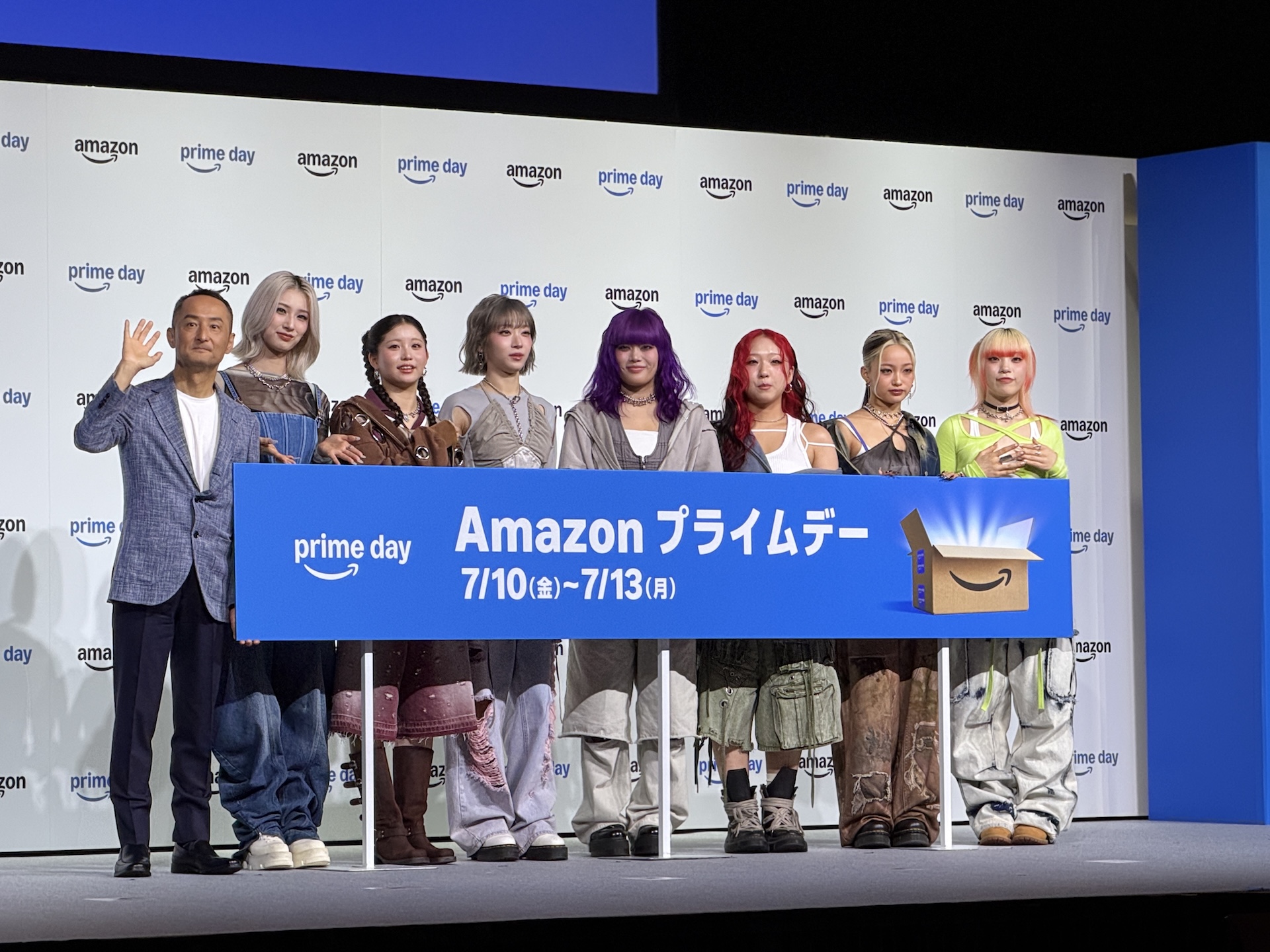 「Amazon プライムデー」記者発表会にはガールズグループ・HANAも登場！