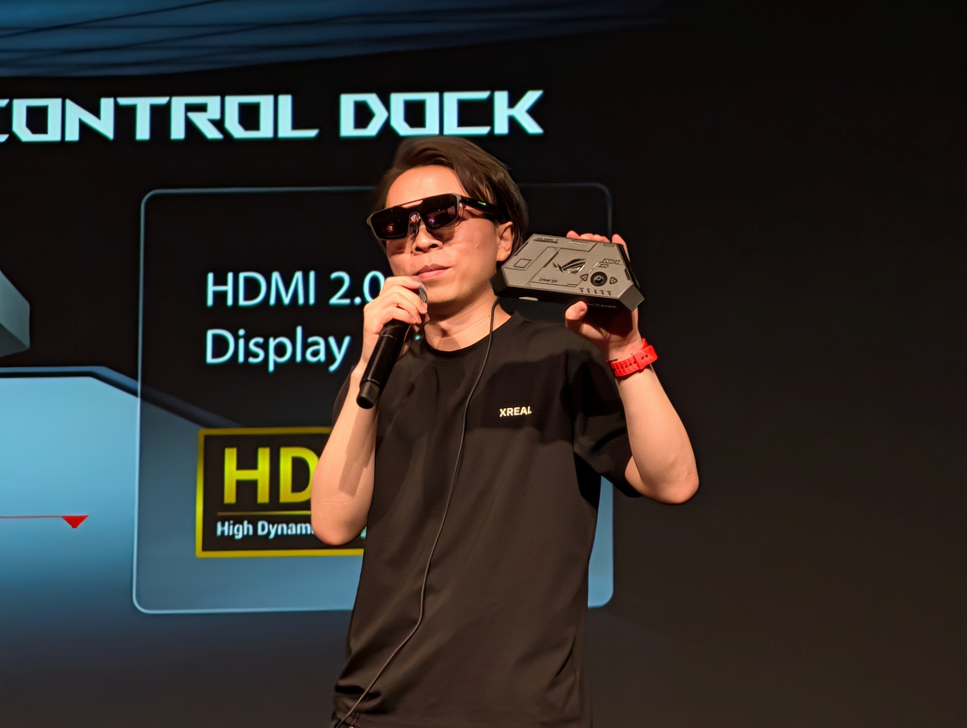 USB Type-C以外の映像入力をサポートする「ROG Control Dock」についても紹介