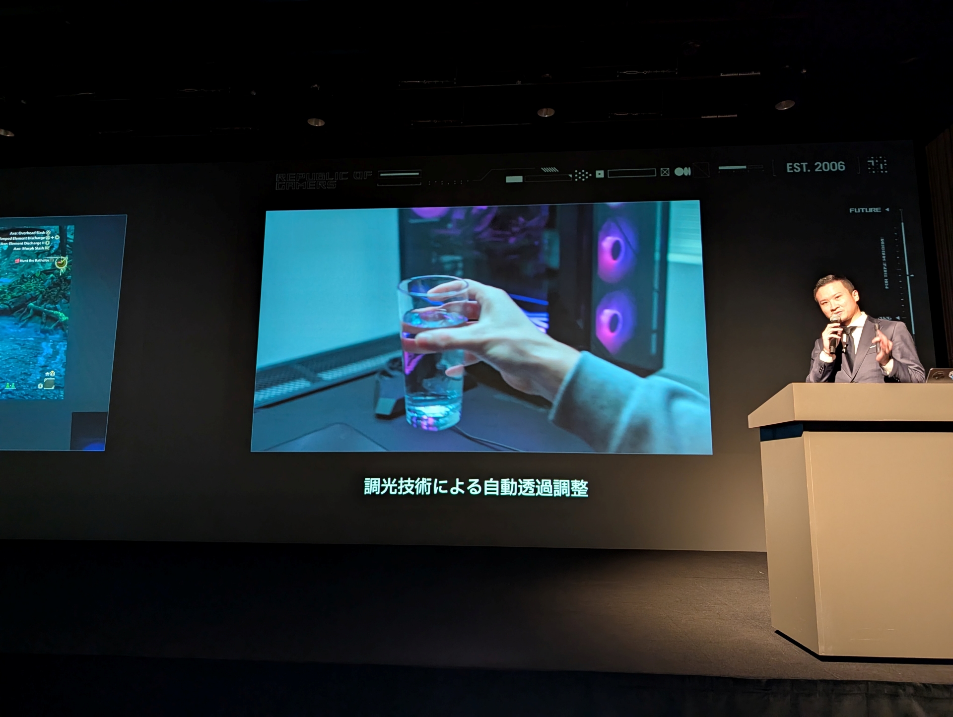 サングラスの部分が透けて、外が見えるようになる自動透過調整機能は、平岩氏がスマートフォンの通知などをチェックする時に重宝したという実例を交えて紹介