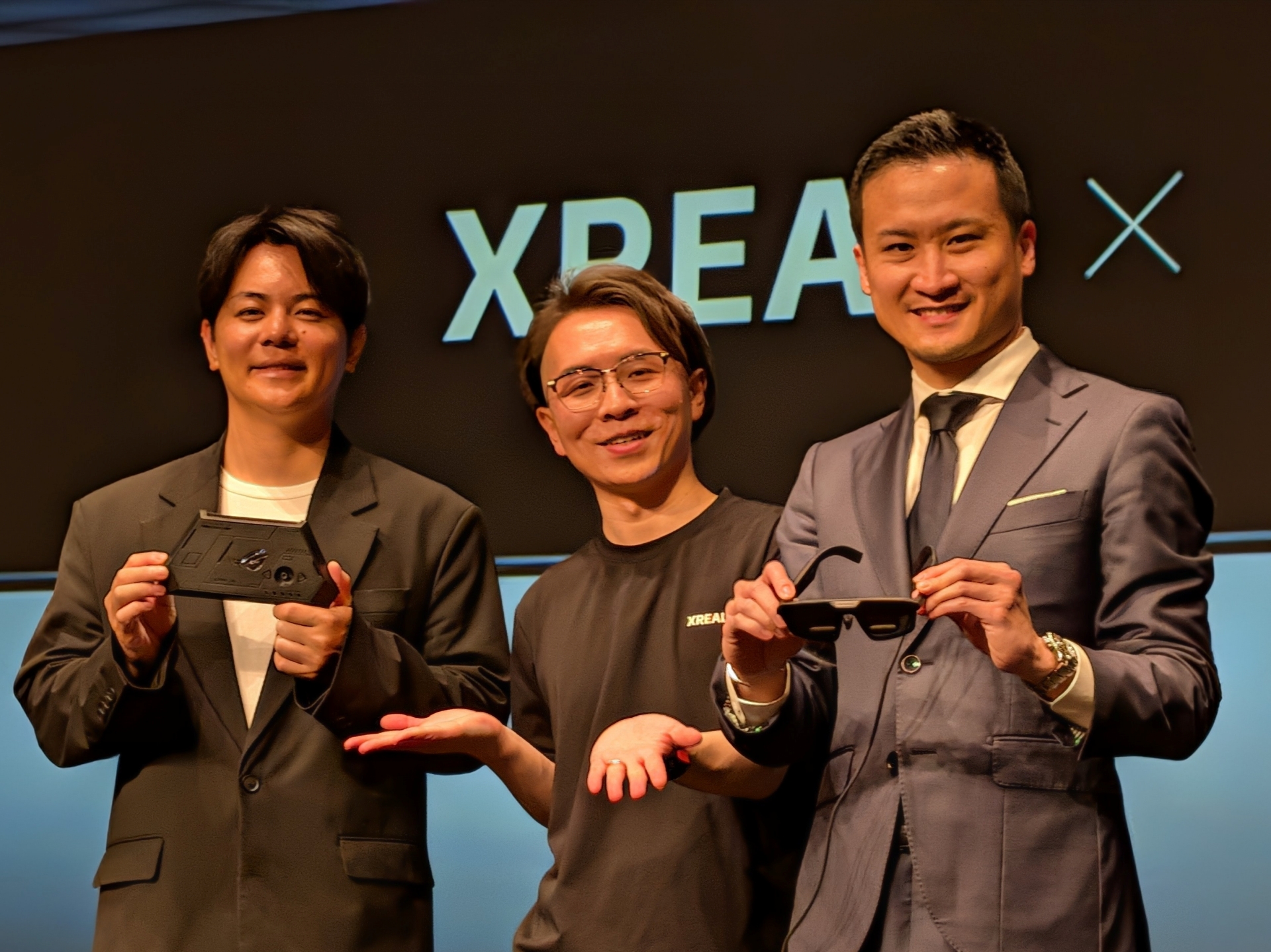 平岩氏、高氏、Alex氏の3人によるフォトセッション