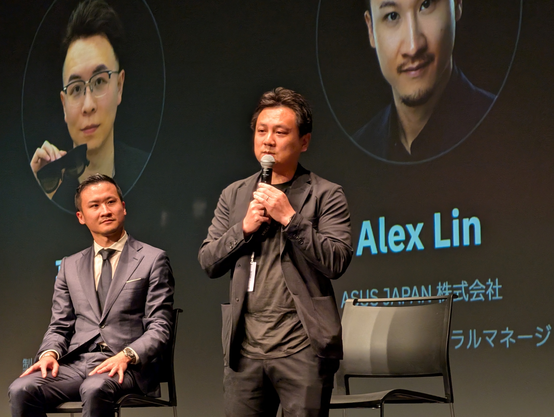 CAGUUUの中村勇輝氏は、ARグラスを活用することで、快適なチェアに寝転がりながらでも大型ディスプレイで映像が楽しめるなど、未来の体験を実現できる点をアピール