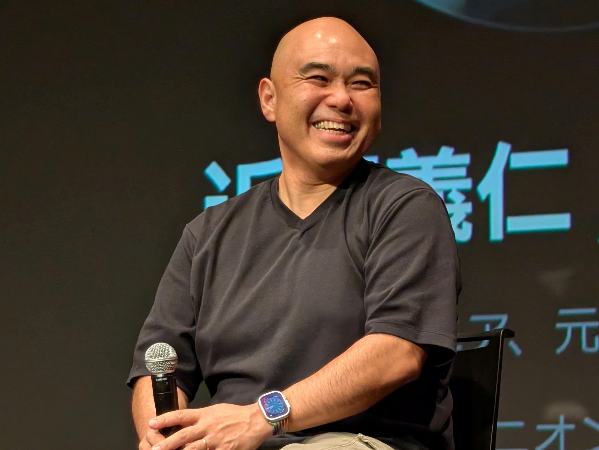 ビサイドの南治一徳氏は、AR空間で仮想ペットと遊べるようなゲームが作りたいとアピール