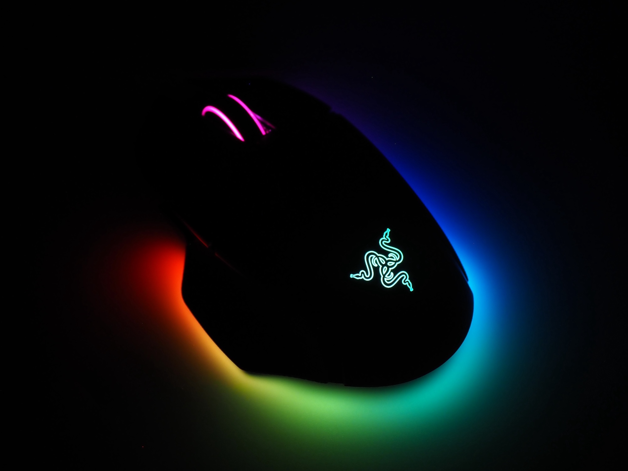 「Chroma」対応のRGBライティングを搭載