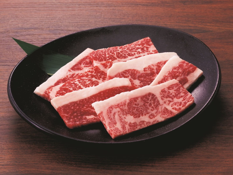 A4等級以上の黒毛和牛を厳選。とろける口溶けの脂身と、しっとり上質な赤身が調和した、和牛ならではの濃厚で深みのある美味しさ