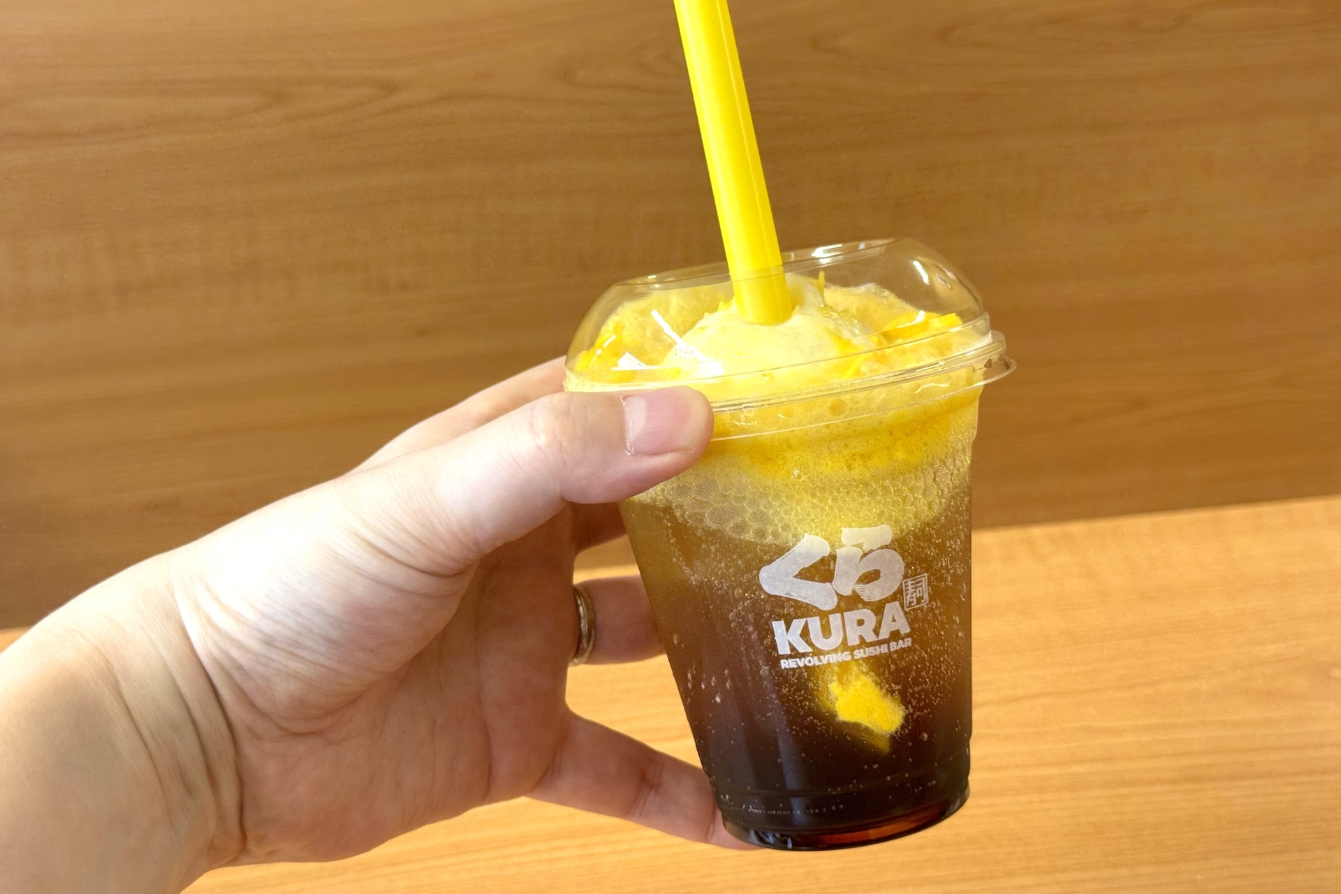 トッピングにバニラアイスが入っているが、甘すぎずすっきり飲めるので食事に合いそうだ