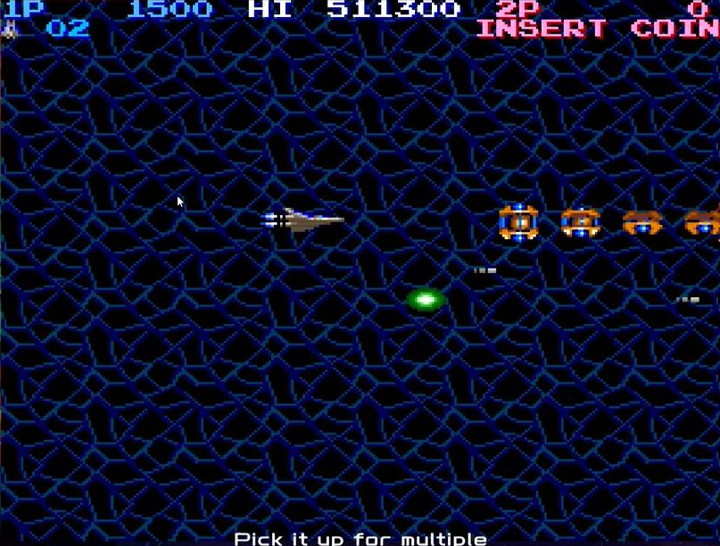 ゲーム開始直後、敵編隊を全滅させると出現するマルチプルを取ったところ
