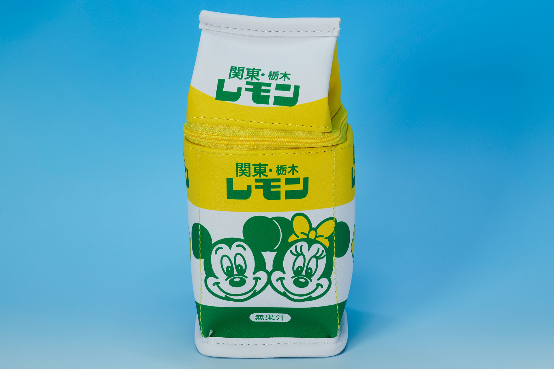 こちらが「ミッキー＆ミニー グミ ポーチ入り カラビナ付き 関東・栃木レモン LEMON GYUNYU」だ