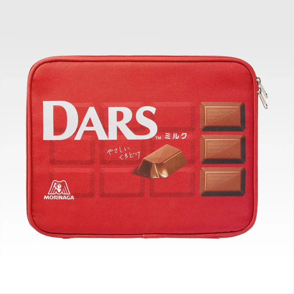 DARSデザインのフラットポーチ。ボリューム感がある便利なサイズ