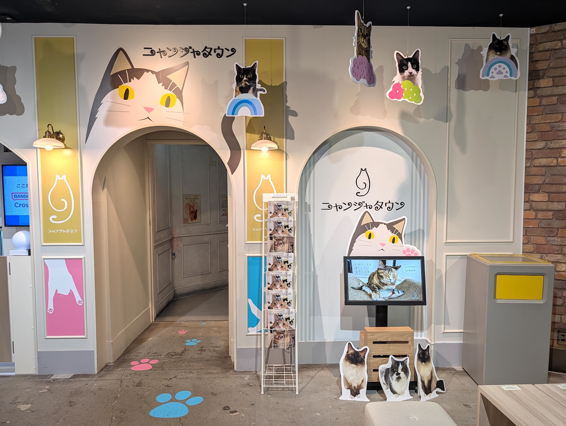 猫の住む街にお邪魔できるという「ニャンジャタウン」なんてものもあって驚く