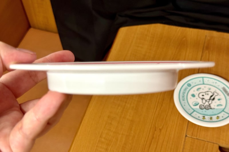 お皿はくら寿司店舗で使用されているものとほぼ同じサイズとのこと。重ねやすく、割れにくい材質で普段使いでも活躍してくれそうだ