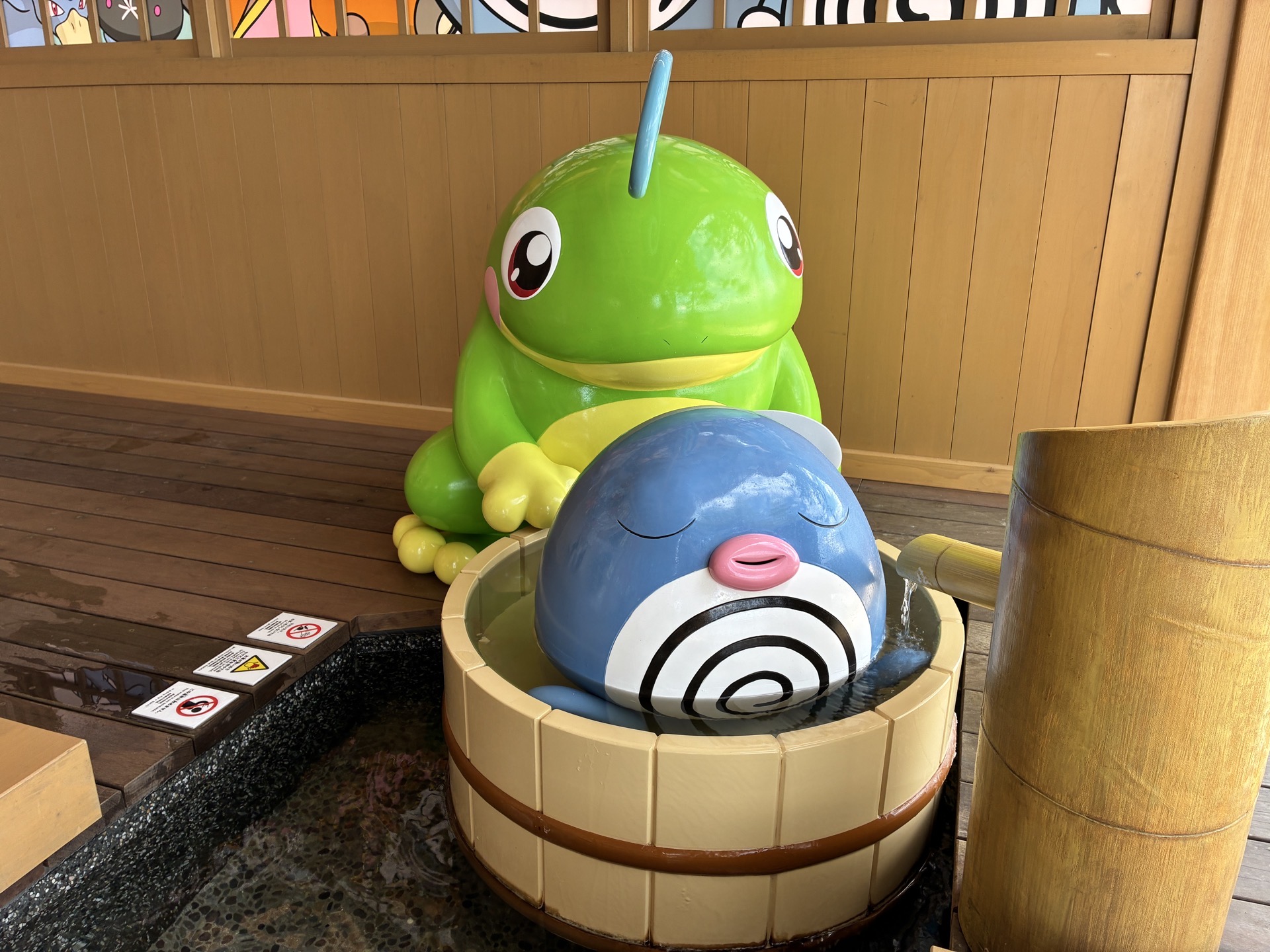 どこかのんびりとしたポケモンたちと足湯に浸かれる