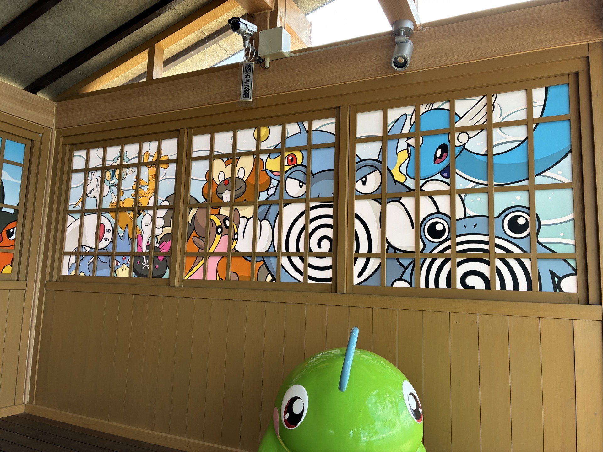 周囲にもぎっしりとしたポケモンの絵がある
