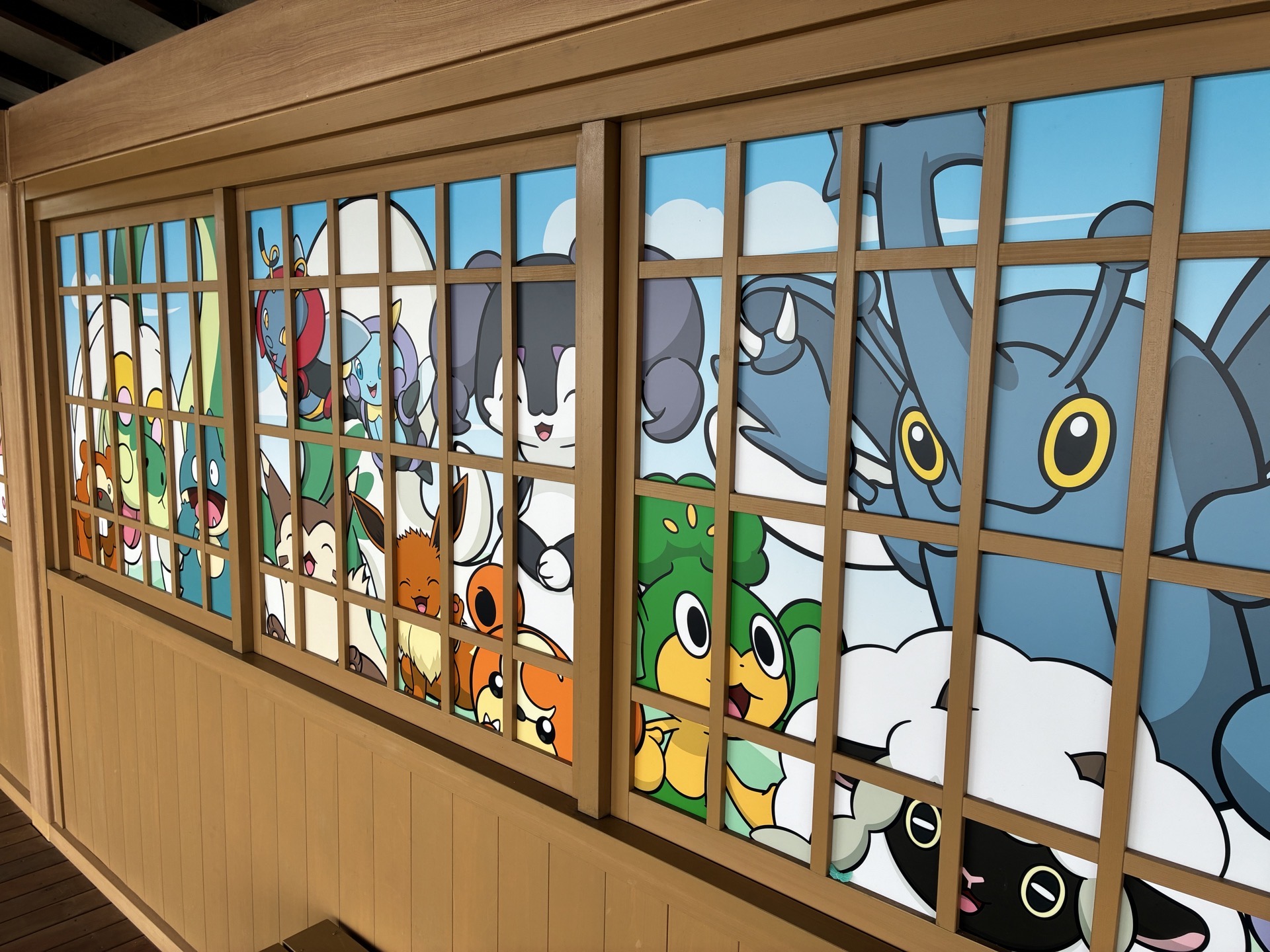 周囲にもぎっしりとしたポケモンの絵がある