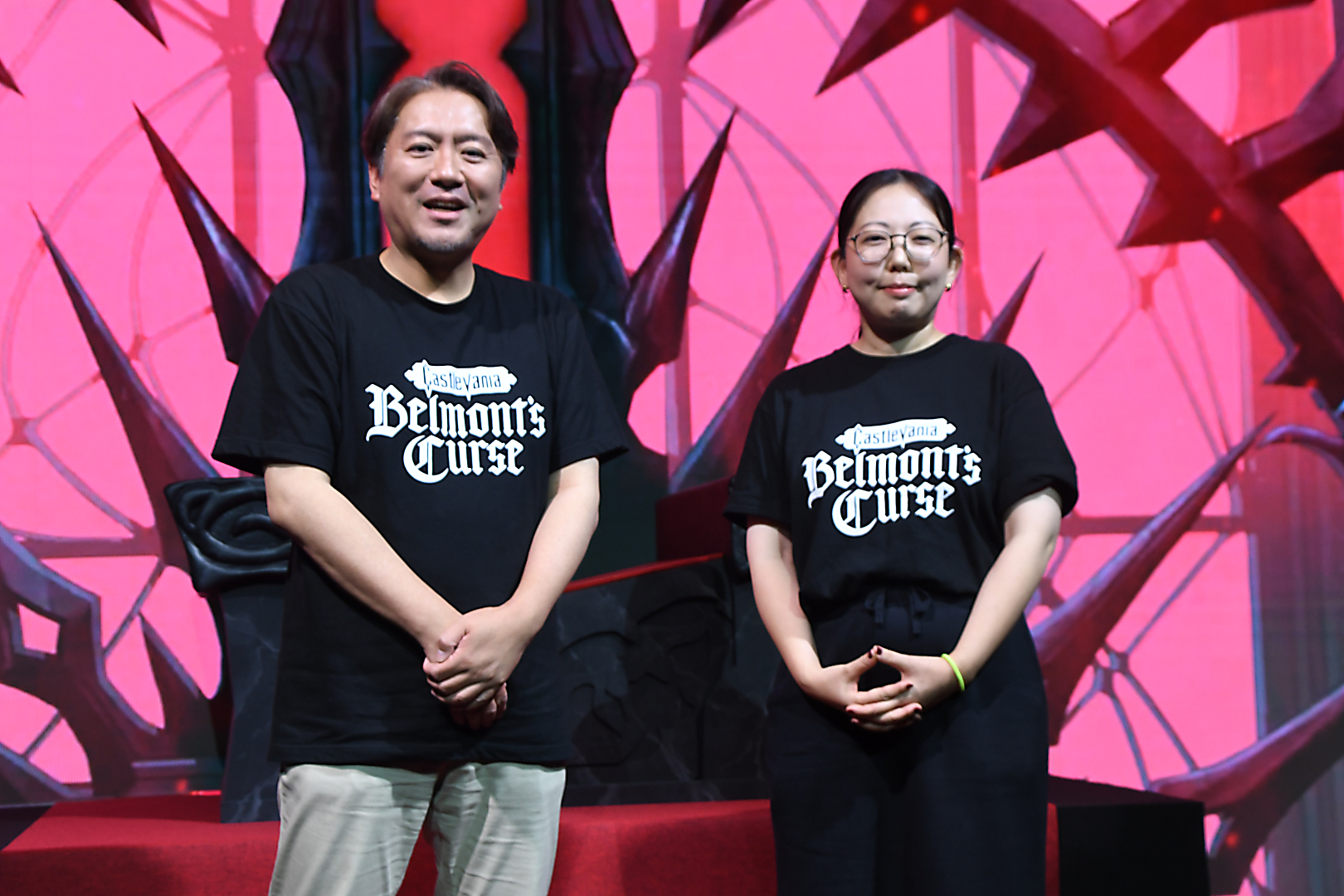 KONAMIの開発陣。左がプロデューサー谷口 勲氏。右がディレクターの外尾 有樹子氏