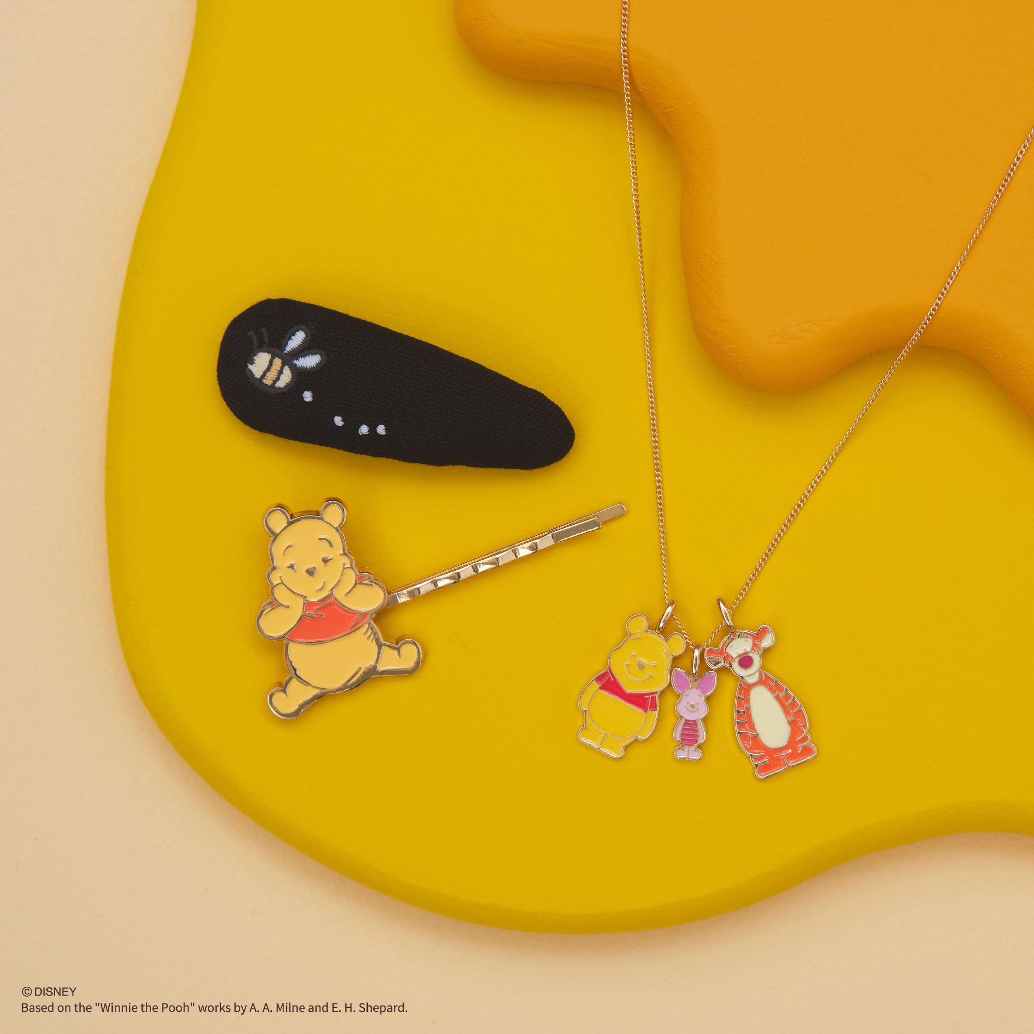 「ヘアピンセット」2,750円、「ネックレス」2,200円