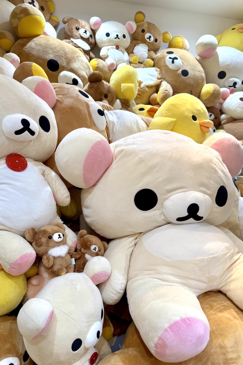 「サンエックスショールーム」にはサンエックスキャラクターのグッズがズラり