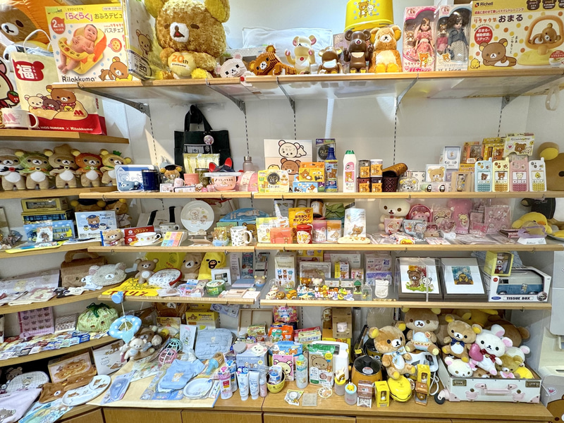 「リラックマ」、「すみっコぐらし」などの関連アイテムも多数展示されていた