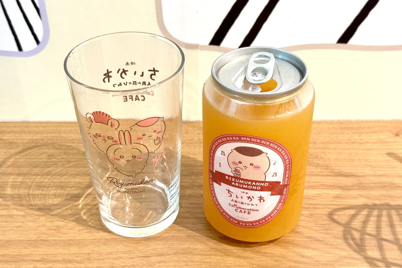 くりまんじゅうのベンッベンッ 1,100円 ※プルタブは開けての提供。飲み終わり後の容器はお持ち帰り可。グラスは併設ショップ、ちいかわマーケットにて販売