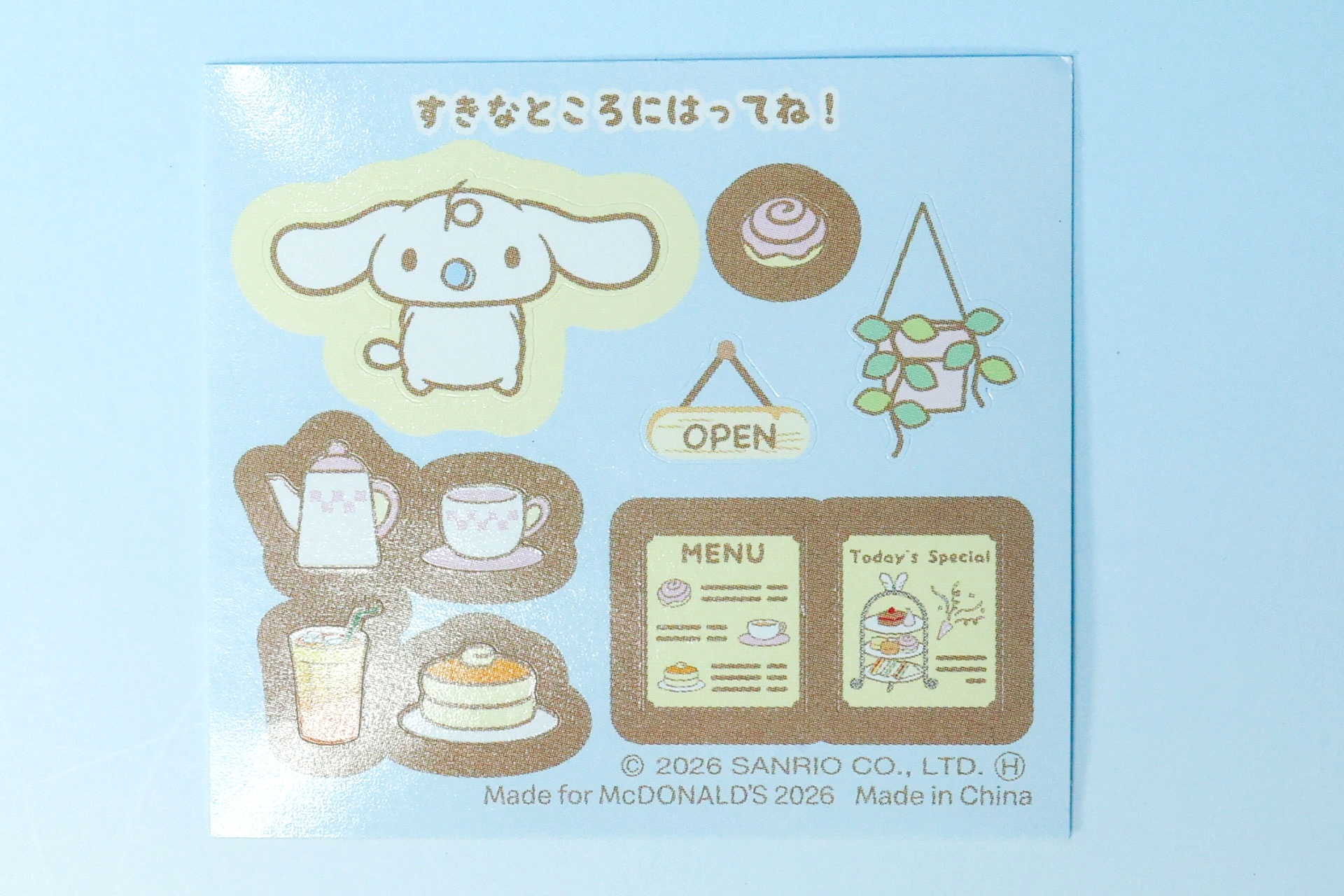 付属のシールは好きな所に貼ってもOKだ