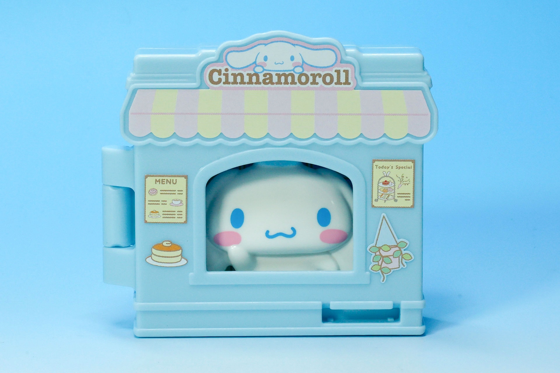 お店の中にシナモロールが見えるところがかわいい