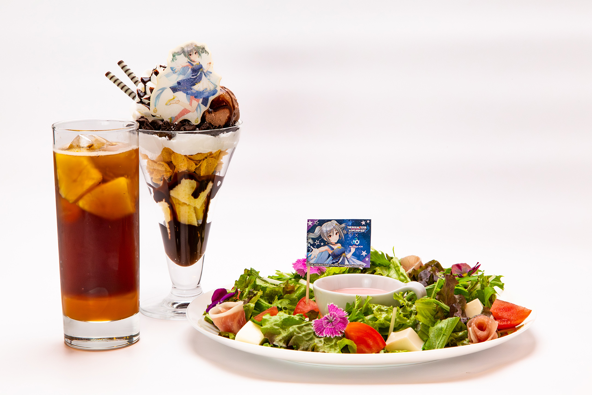 神崎蘭子の薔薇サラダ：1,000円　ビターチョコレートパフェ：1,050円　ひんやりフルーツコーラ：650円