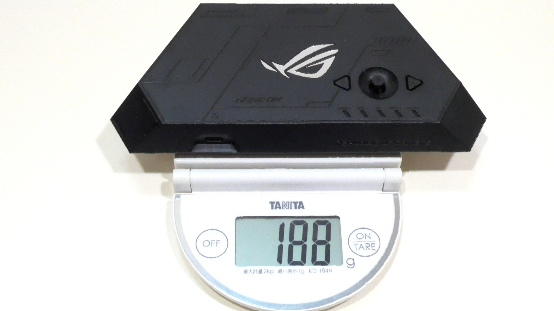 重量は実測で約188gで持った感触はかなり軽い