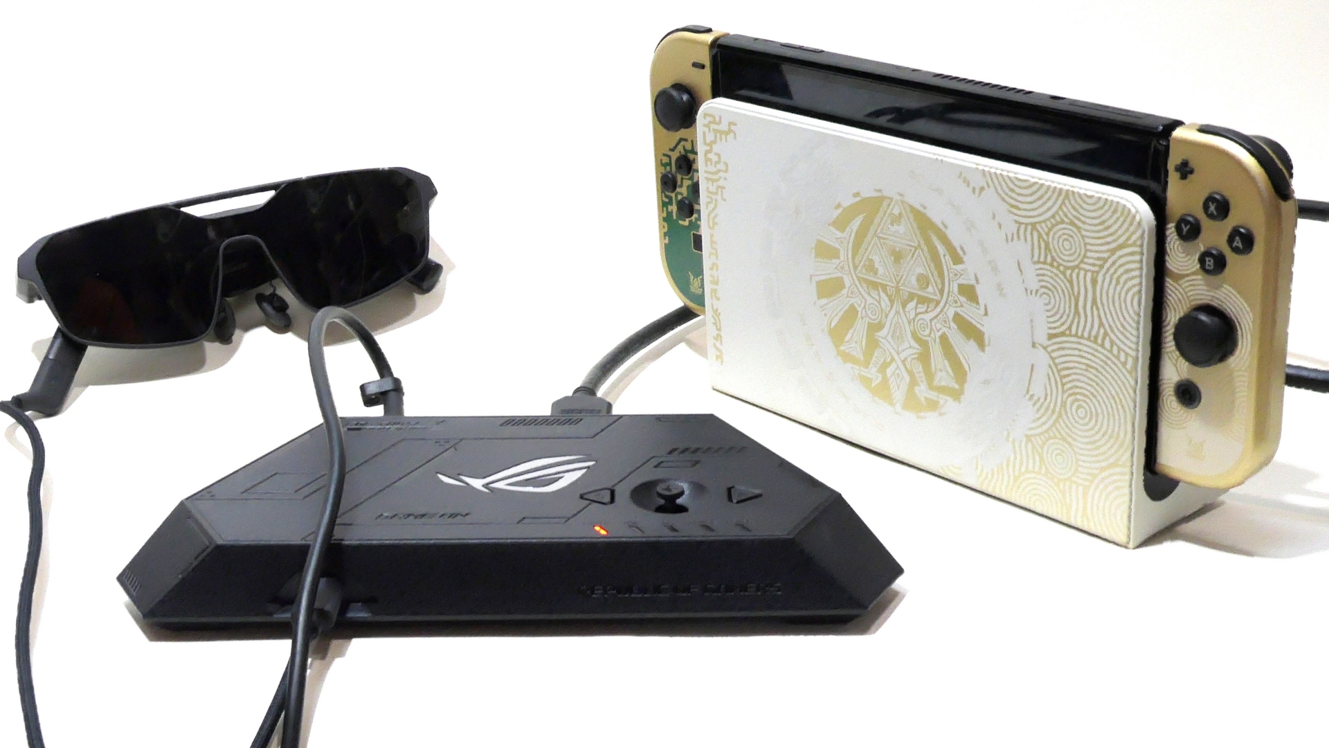 Nintendo Switchとの接続にはドック「ROG Control Dock」が必要
