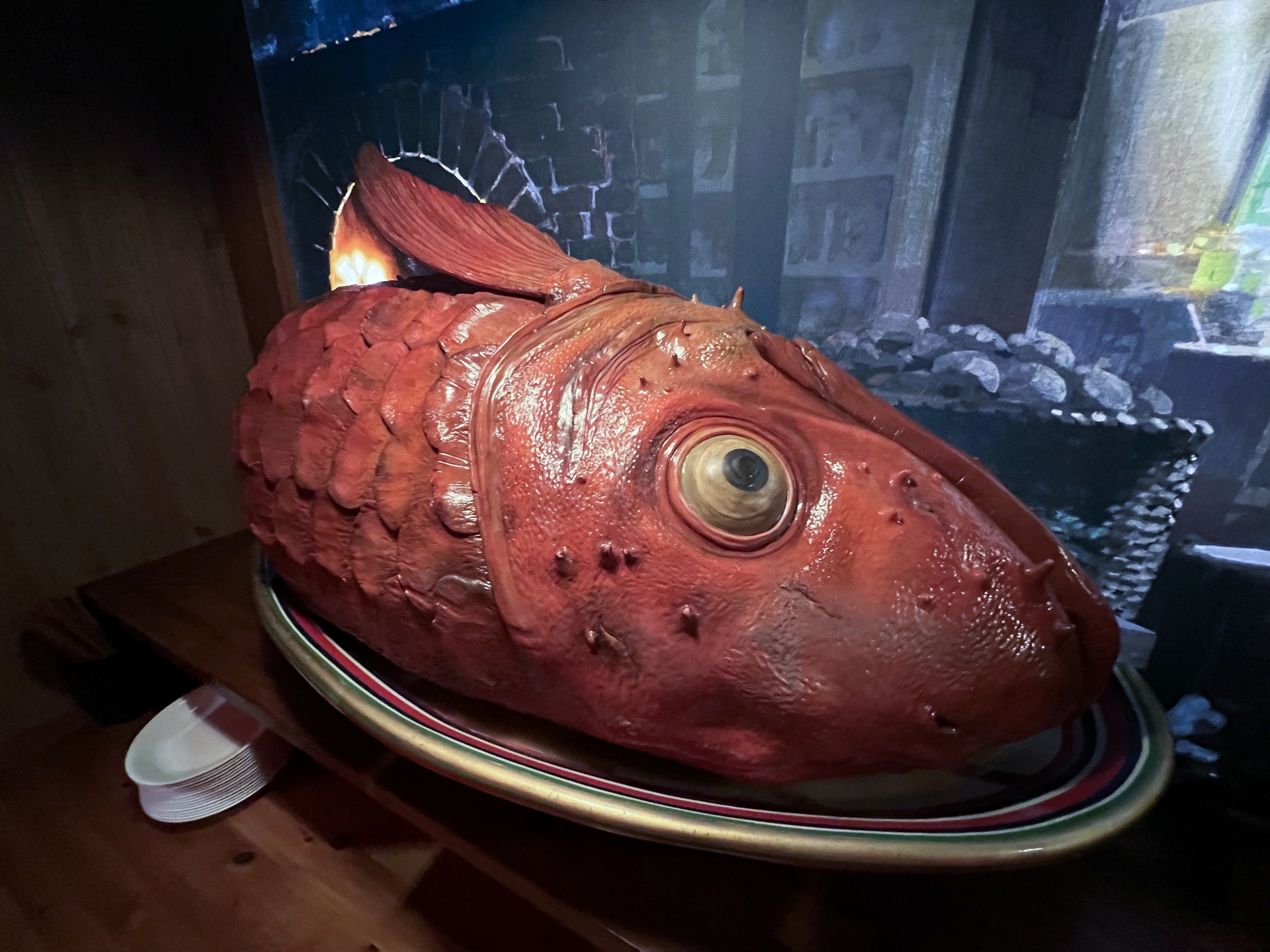 背景画そのままに立体化された巨大魚