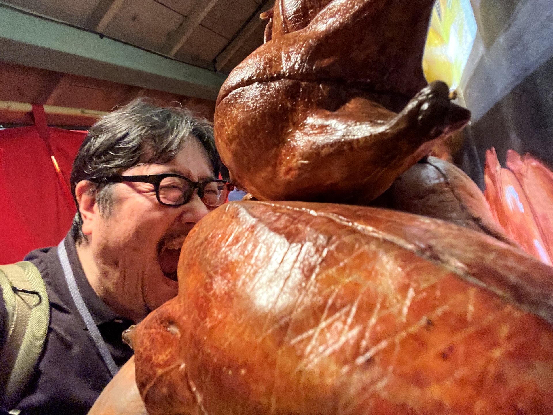 両親気分で肉塊にかぶりつく僕。この後の運命はいかに