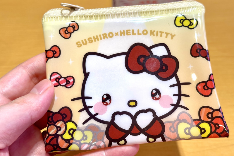 持ち運びやすいサイズ感で小物入れにぴったり。全種集めたくなるポップでかわいいデザイン