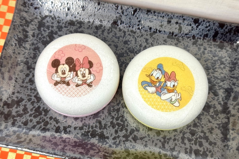 最中お吸い物が4個付属。重箱に合わせたデザインのオリジナル品となっている