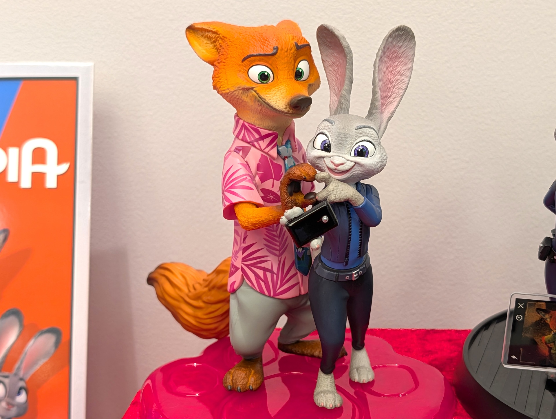 A賞フィギュアのサイズはニックが全高約16.6cm、ジュディが全高約16.3cm