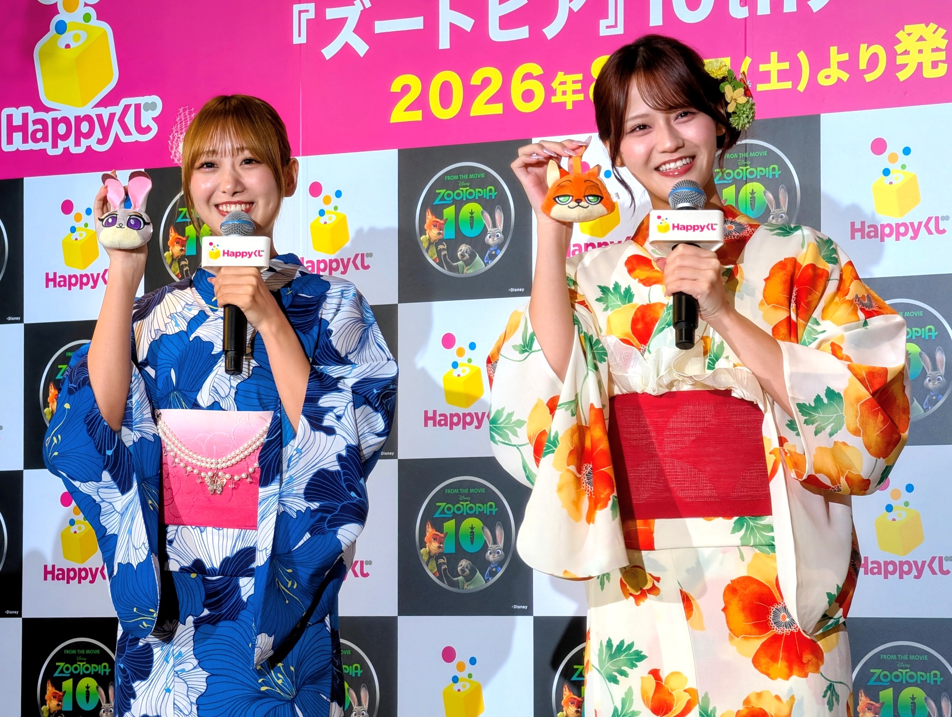 ゲストの「＝LOVE」の高松瞳さんと瀧脇笙古さんが顔に並べて持った時のサイズ感