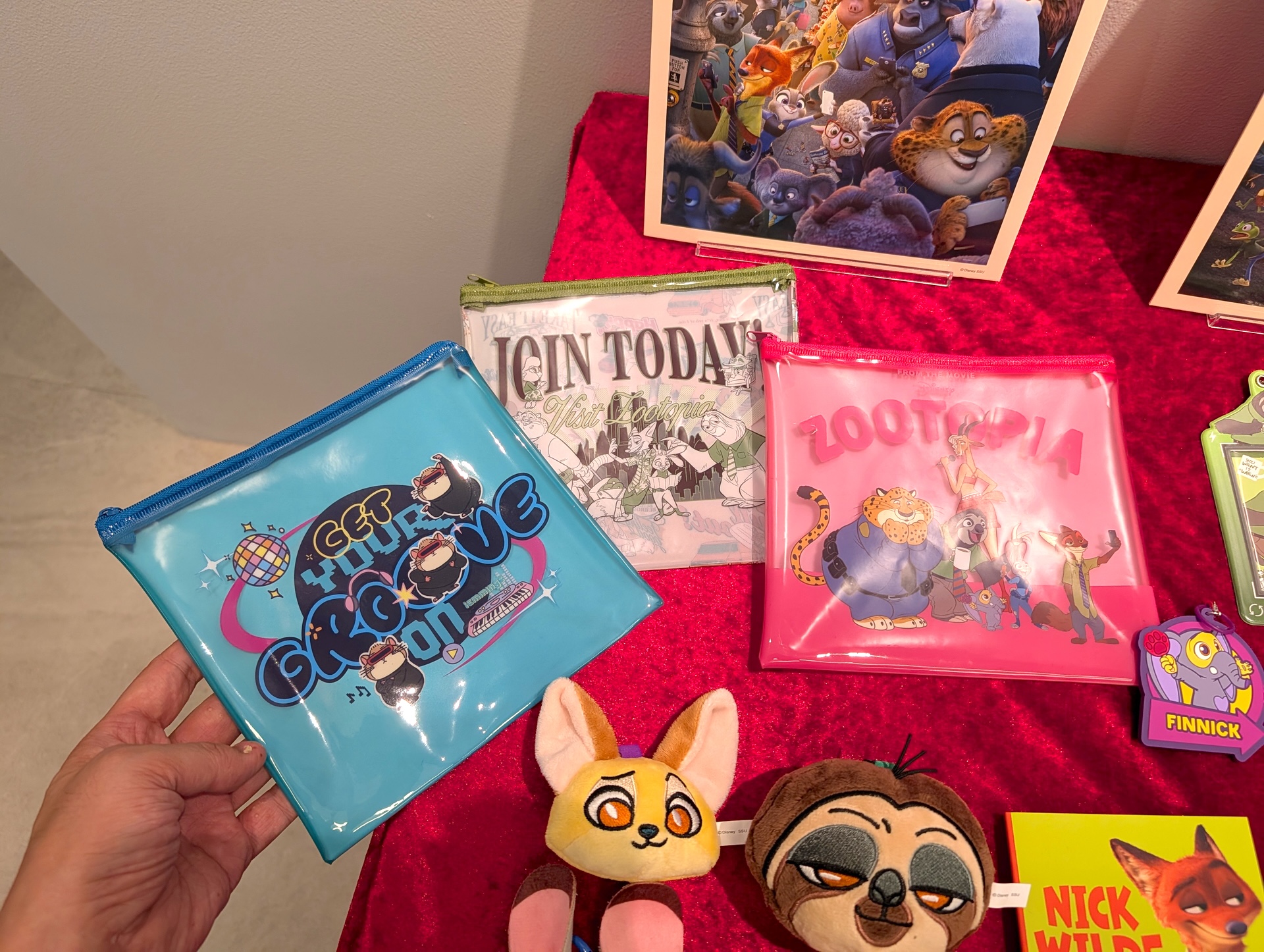 G賞「フラットポーチ」全7種のうち3種類が展示