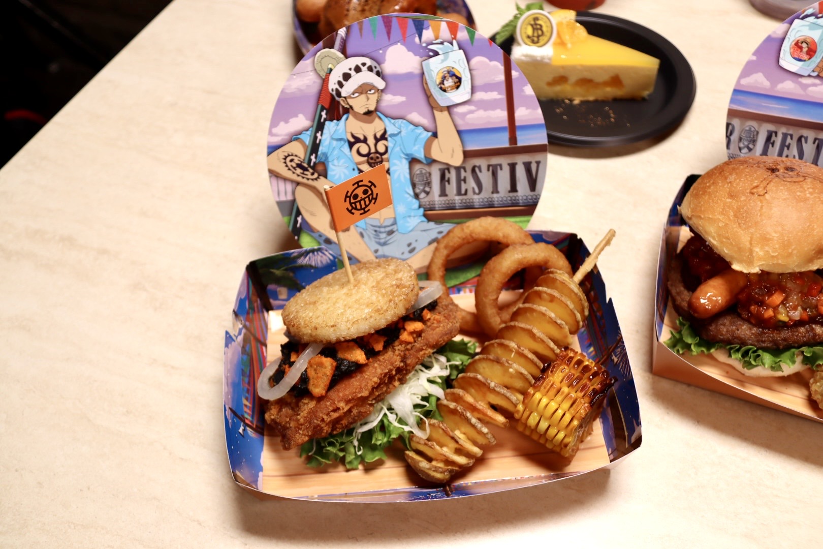 「ローのチキン＆カレー・ライスバーガーセット」 2,600円