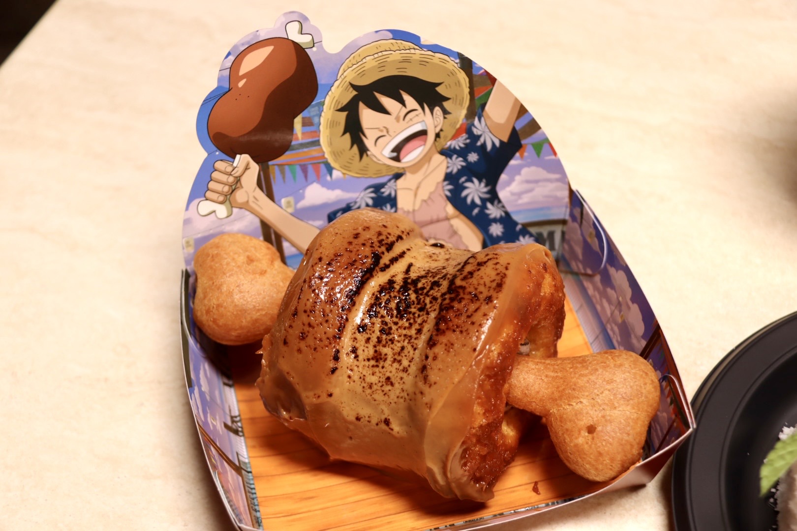 「ルフィの肉ー！ ラズベリー＆塩キャラメルムース」1,300円