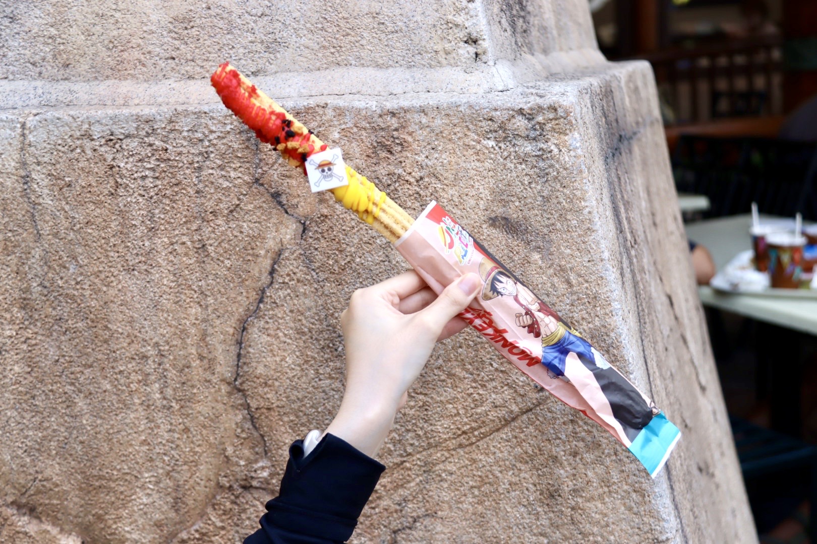 以下はカートワゴンで販売されているもの。こちらは「ルフィのチュリトス ～トロピカルフルーツ味～」850円