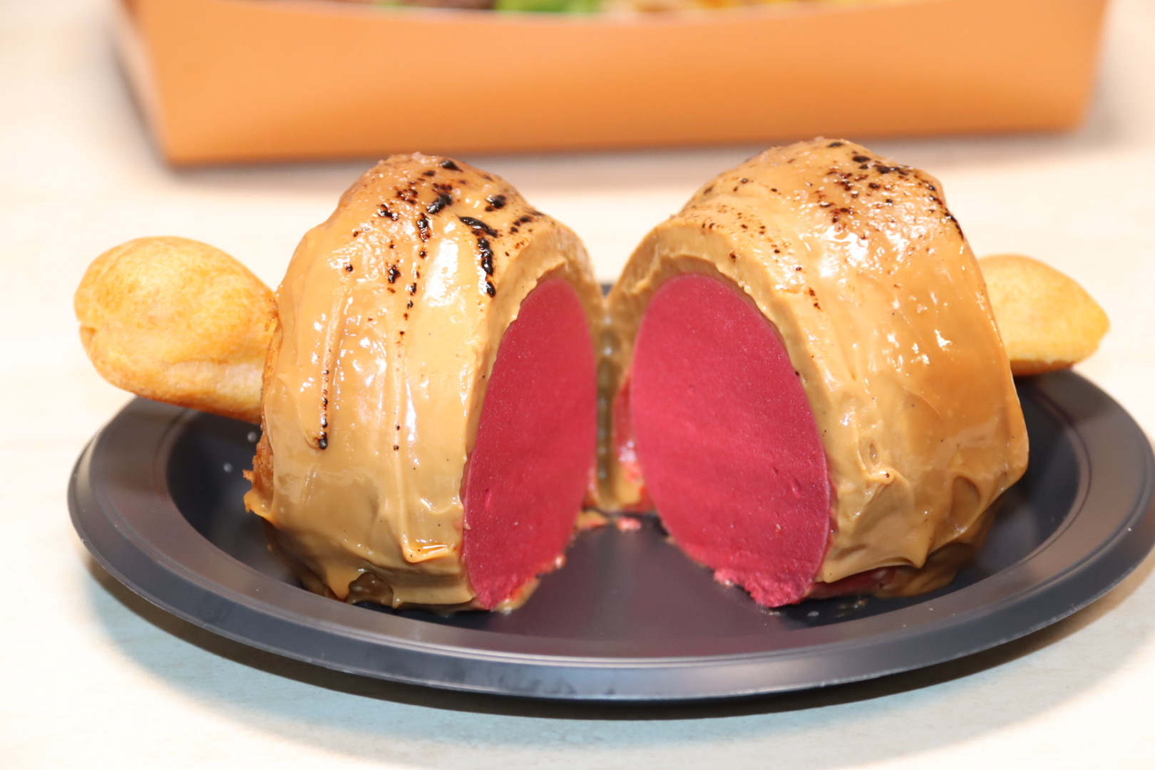 「ルフィの肉ー！ ラズベリー＆塩キャラメルムース」1,300円