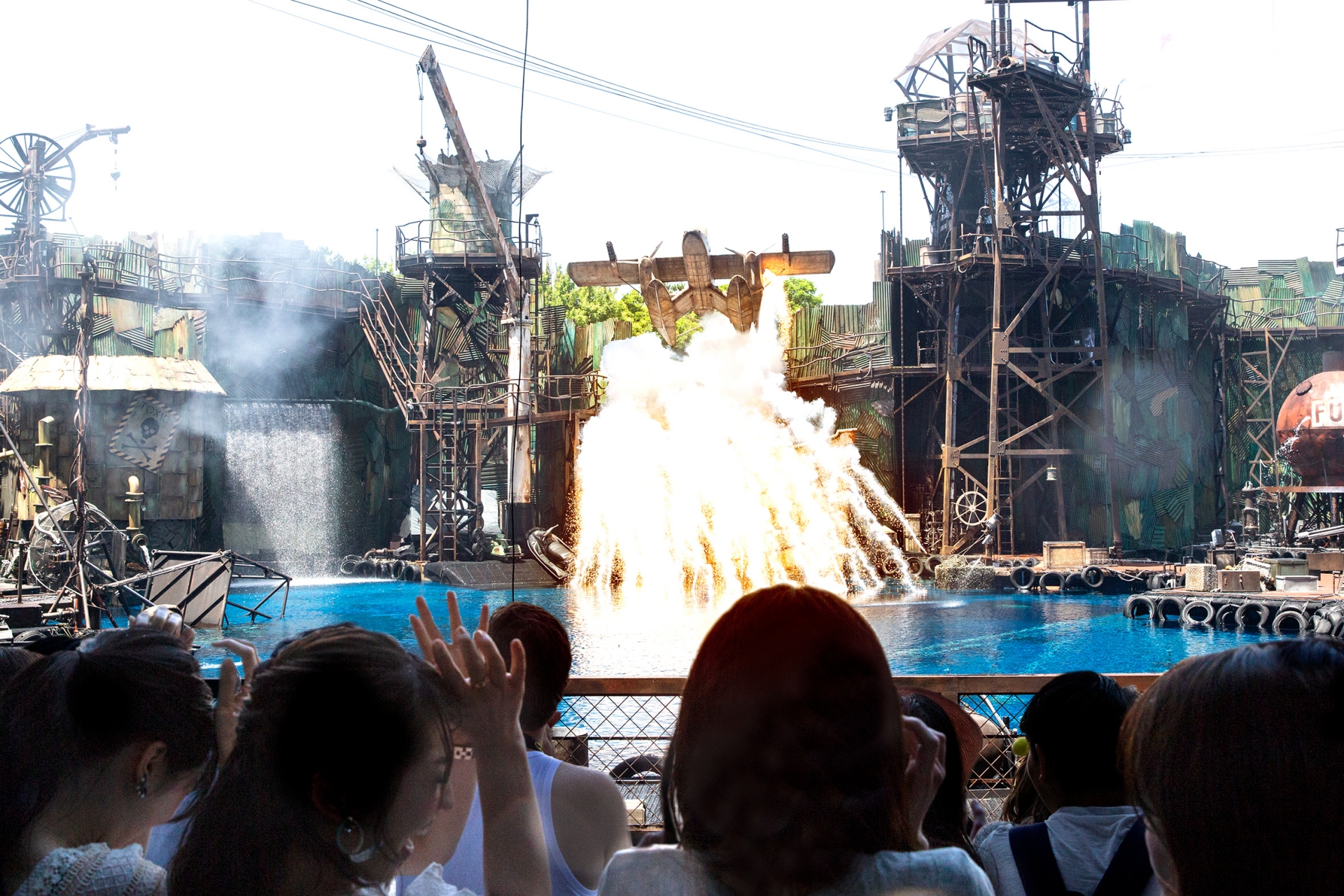爆発アリのド派手な演出が満載