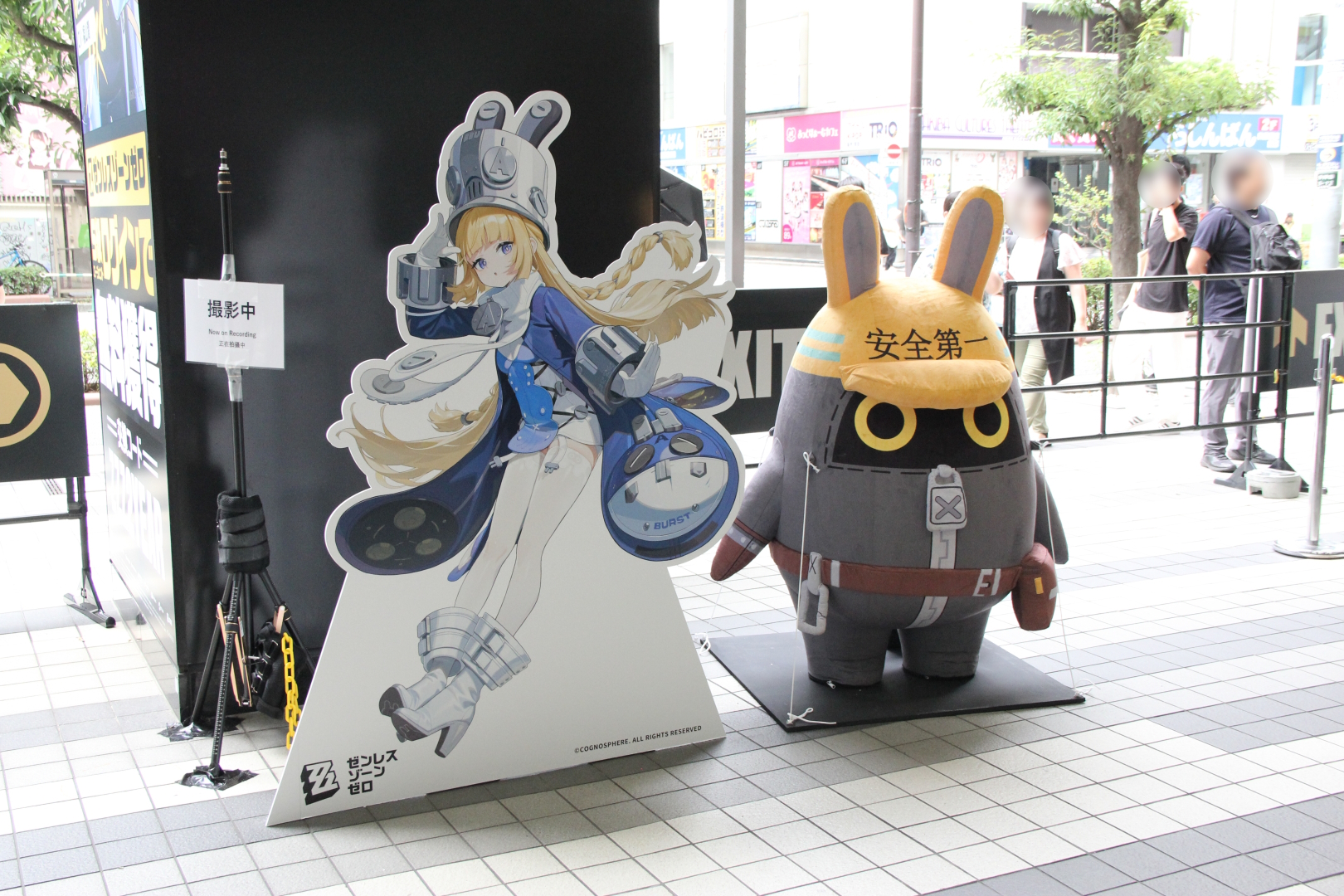 会場にはボンプの着ぐるみが歩いていたり、登場キャラクターのパネルなども展示されている。この機会に、逃さず撮影しておきたい