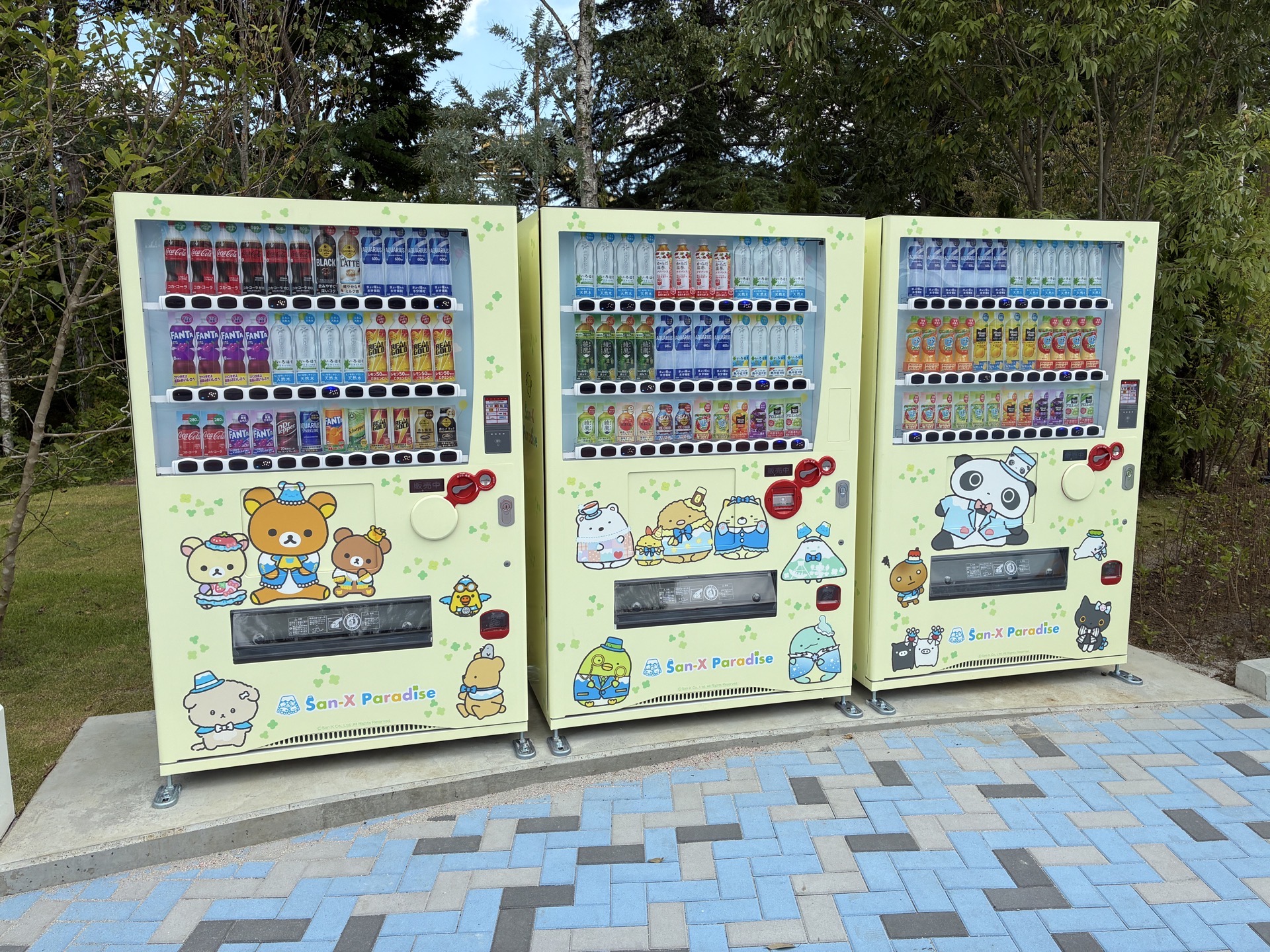 自動販売機はサンエックスデザインに