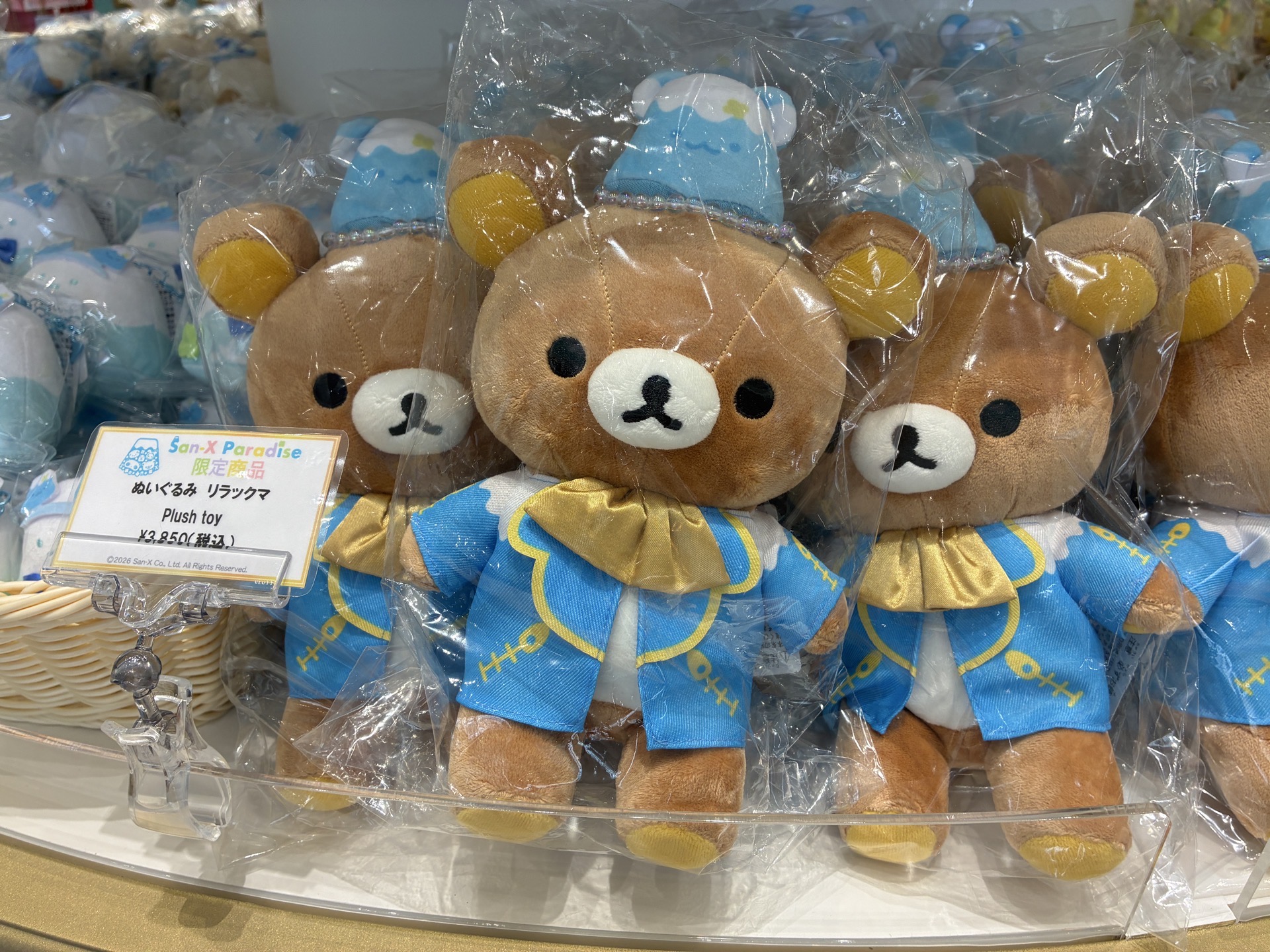 オリジナルグッズなどが大量に売られている