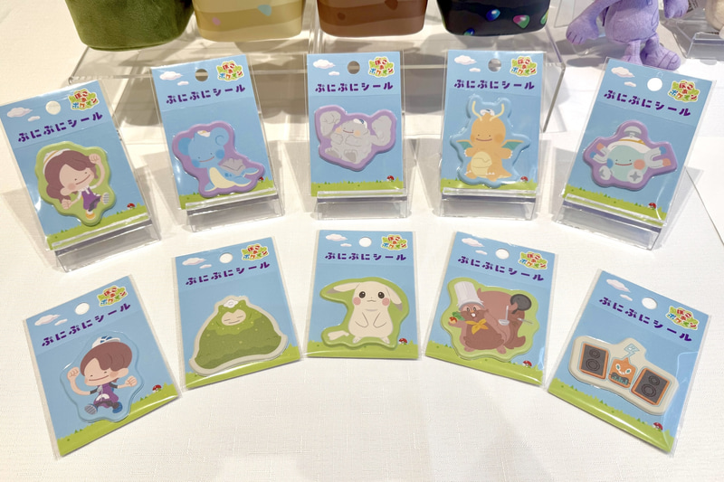 「ぷにぷにシール ぽこ あ ポケモン」 メタモン ハット/メタモン キャップ/ピカチュウ(うすいろ)/カビゴン(こけむし)/ヨクバリス(コック)/ロトム(ステレオロトム)/メタモン(カイリューへんしん)/メタモン(ラプラスへんしん)/メタモン(コイルへんしん)/メタモン(ゴローンへんしん) 各440円