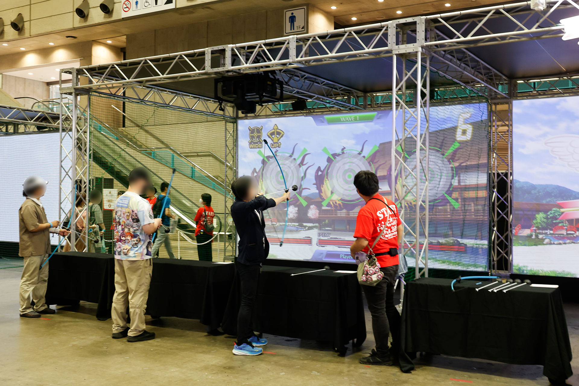 「敵のハートを射抜け！ ～アムールちゃんの的当てゲーム～」のコーナー。意外と本格的だ