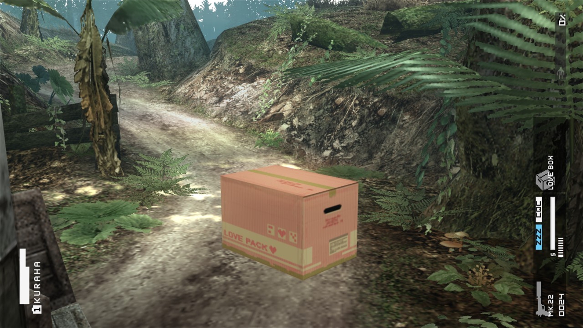 「MGS4」と比べると便利な装備は無いが、段ボールはしっかり実装されている
