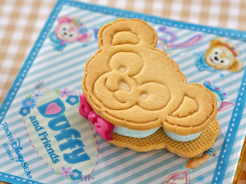 ダッフィークッキーサンド（チーズ&レモン） 600円