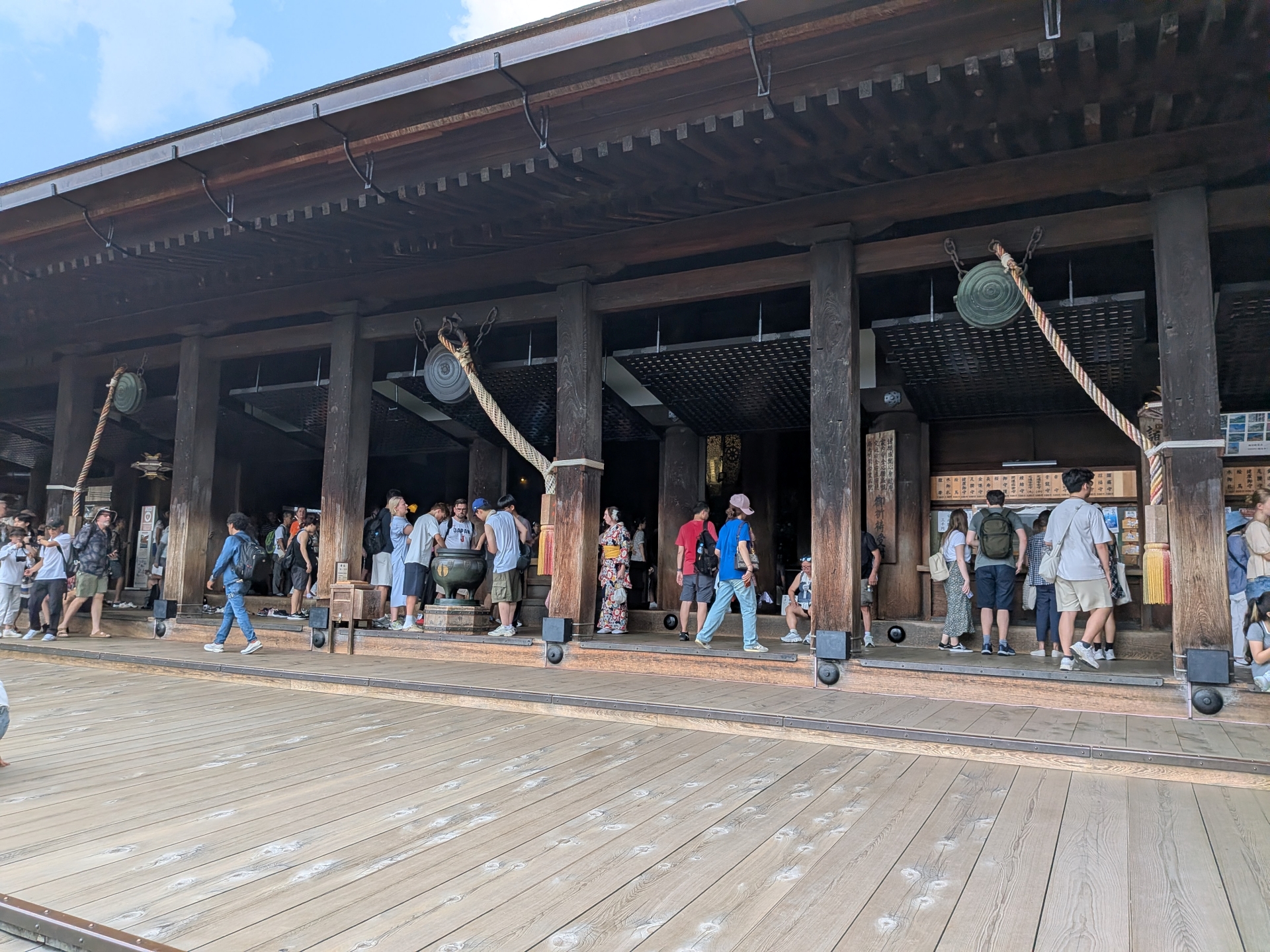 舞台のひとつ「清水寺」。こうした場所や施設は京都市を通じ、各担当者とコミュニケーションを取って取材しているほか、カットシーンや壊れる表現がどこまでOKかなどもひとつひとつ確認しているという