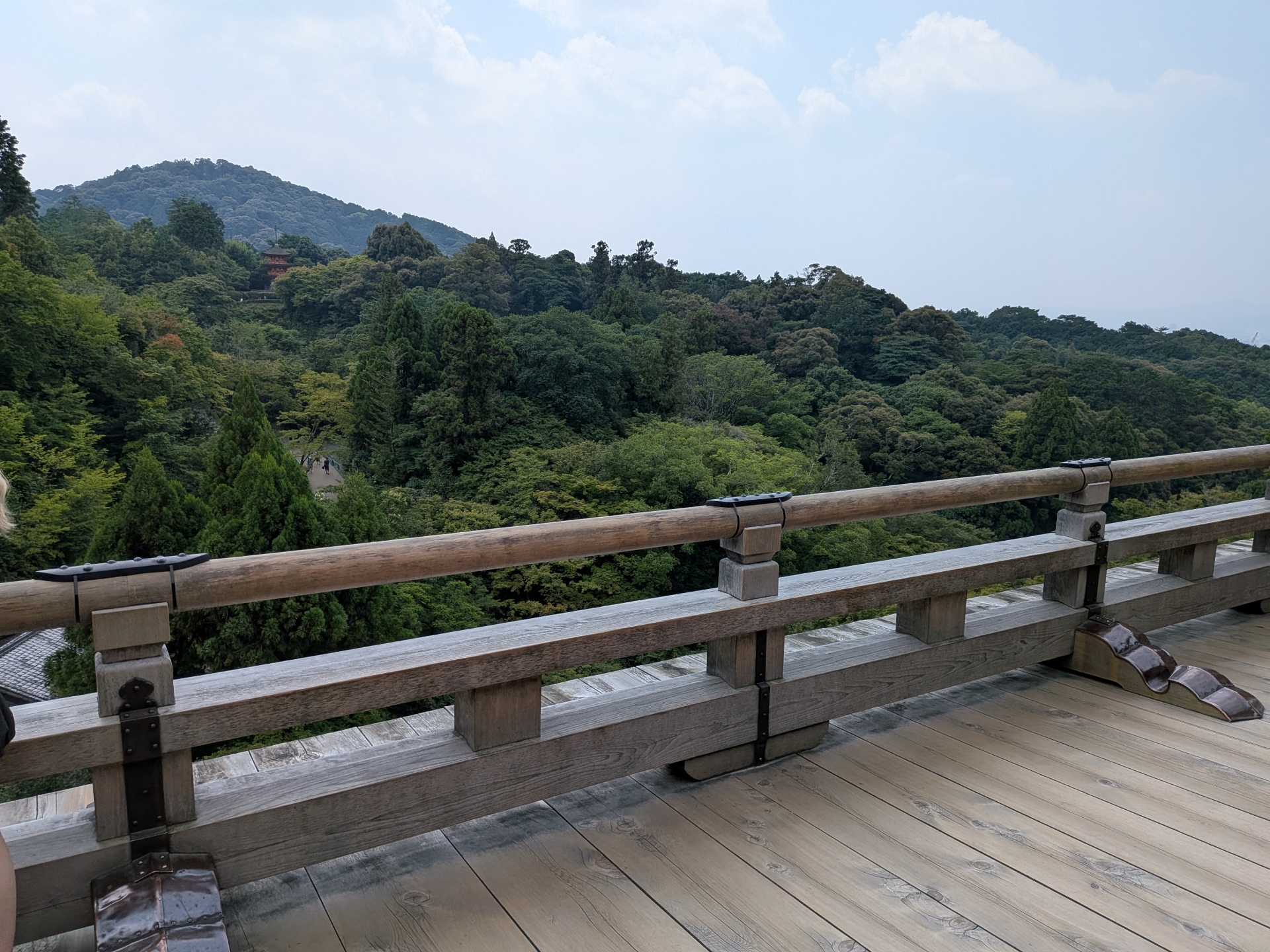 作中ではこの手すりに巌流が登っていたり、子供を投げ捨てていた
